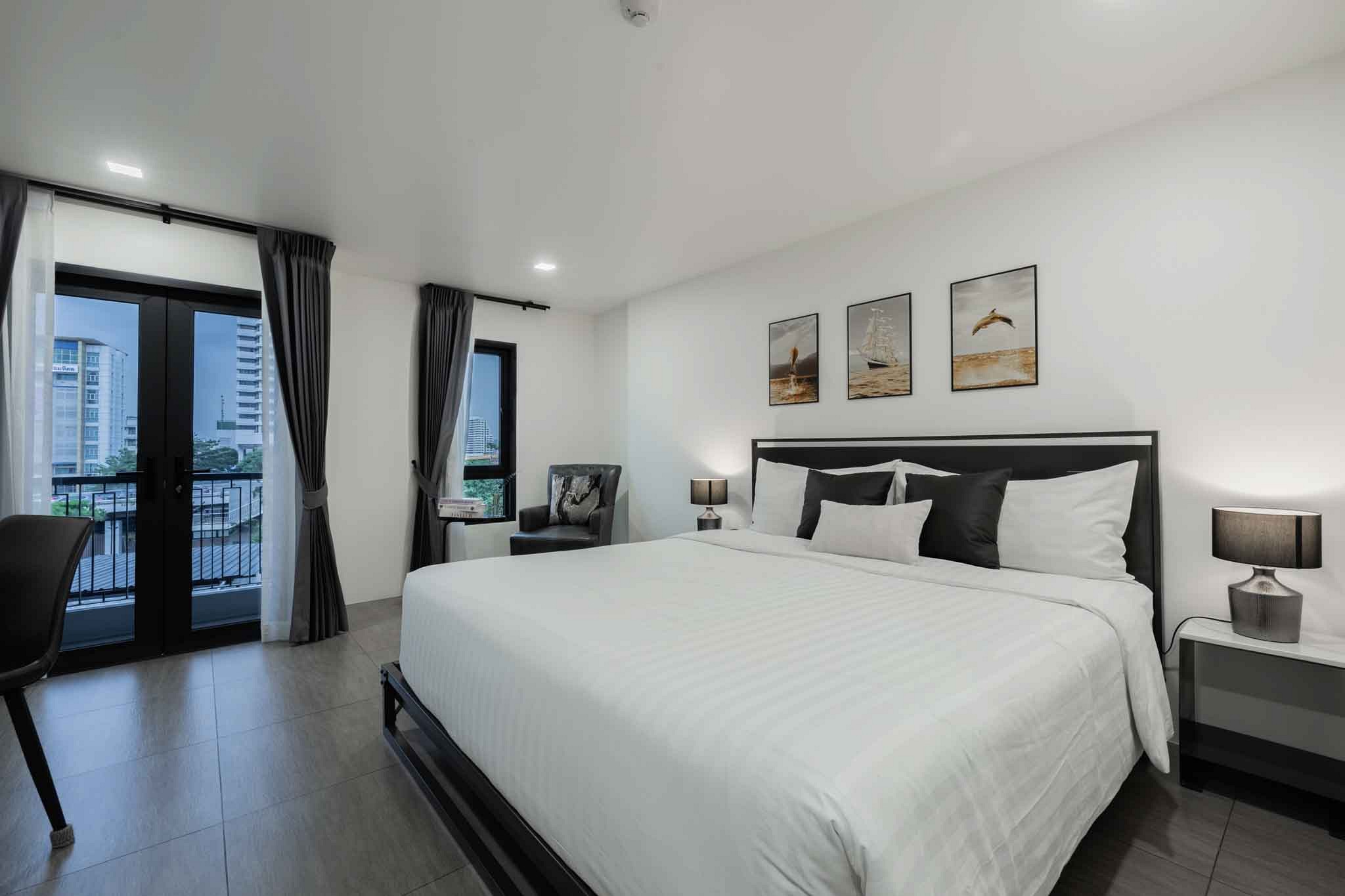 Deluxe Balcony Room