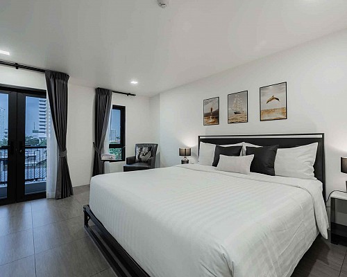 Deluxe Balcony Room
